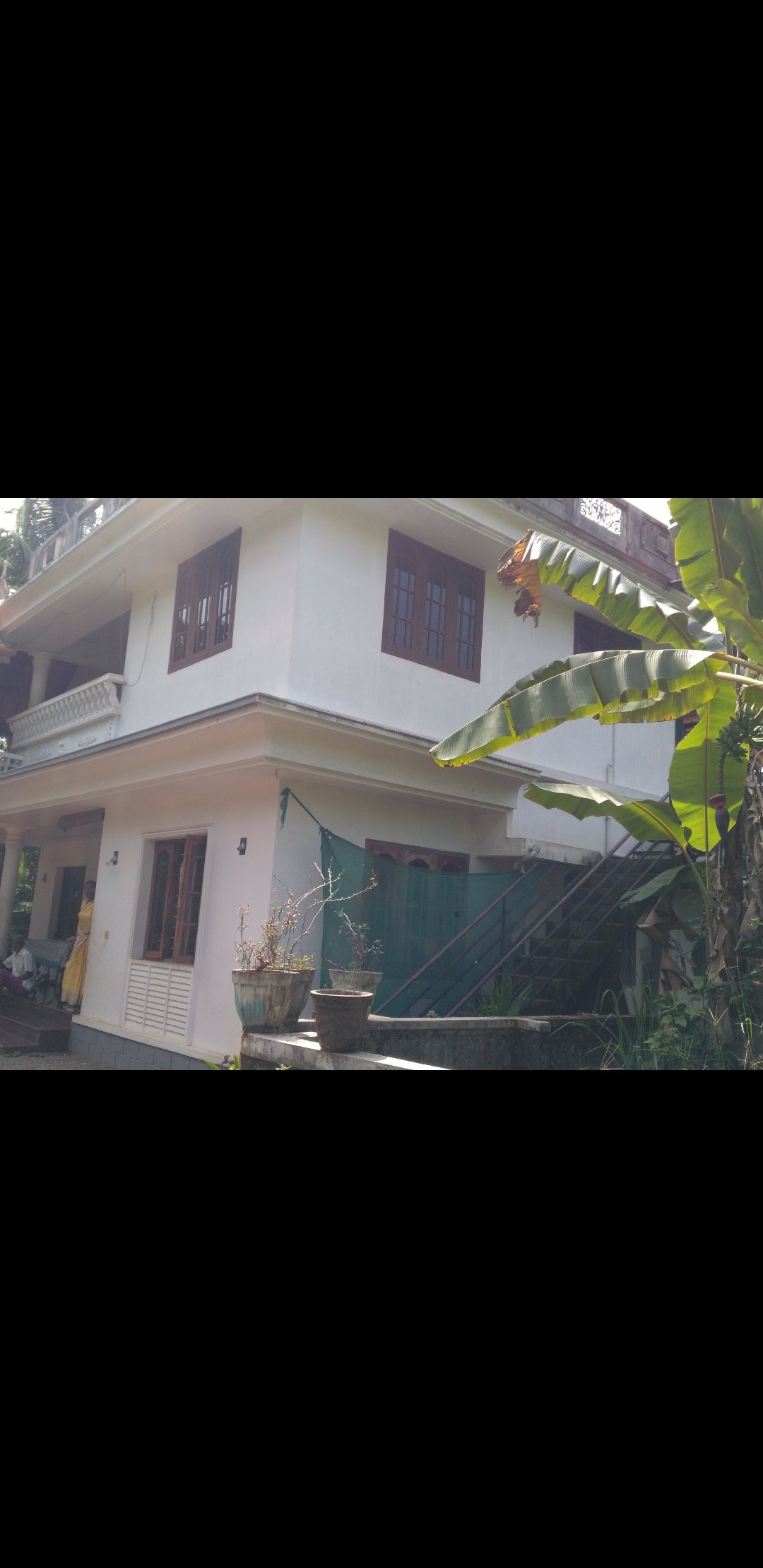 At Potts near bus root 100 m 10 ct land with 2000 daft house sale